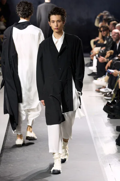 Look 17